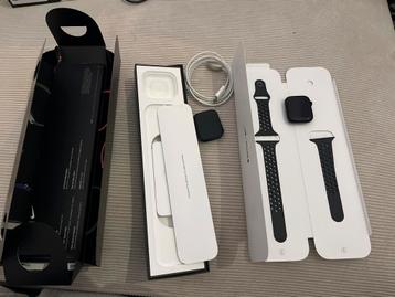 Apple Watch Series 7 Nike 45mm - Midnight beschikbaar voor biedingen