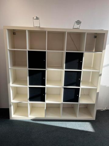 Vakjeskast Expedit 5x5 wit met 6 kastjes beschikbaar voor biedingen