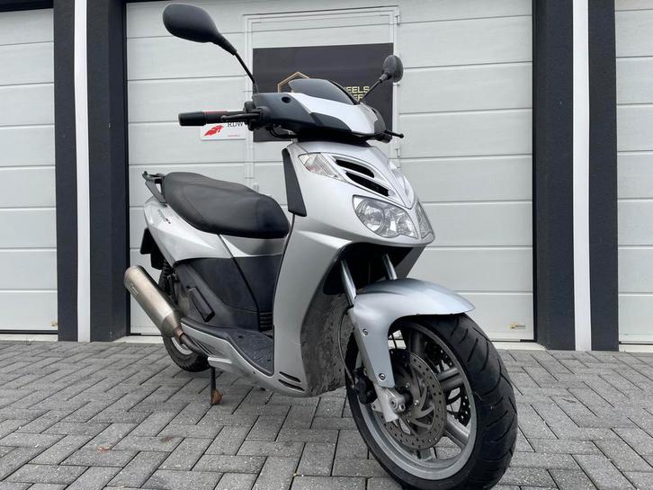 Aprilia Sportcity Cube 300 4Takt 2010 Motorscooter Leovince, Fietsen en Brommers, Scooters | Overige merken, Gebruikt, Benzine