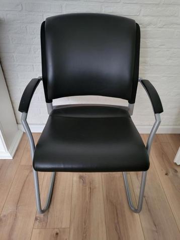 4 Leer Stoelen - Set beschikbaar voor biedingen