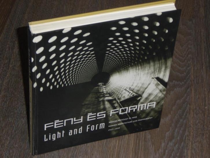 LIGHT AND FORM - MODERN ARCHITECTURE AND PHOTOGRAPHY, Boeken, Catalogussen en Folders, Zo goed als nieuw, Catalogus, Verzenden