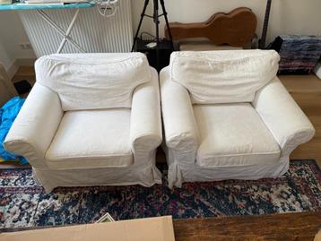 2 IKEA fauteuils in wit/lichtbeige (arcmchairs), 104x85x75cm beschikbaar voor biedingen