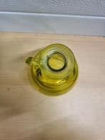 - karaf geel glas 250ml, Verzamelen, Retro, Ophalen of Verzenden