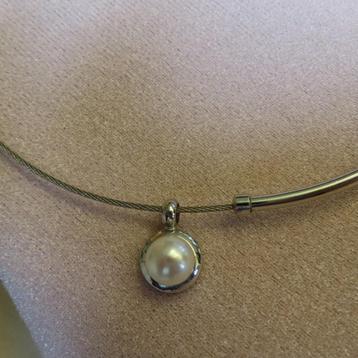 halssieraad chocker met 1 zoetwaterparel  zilverkleur beschikbaar voor biedingen