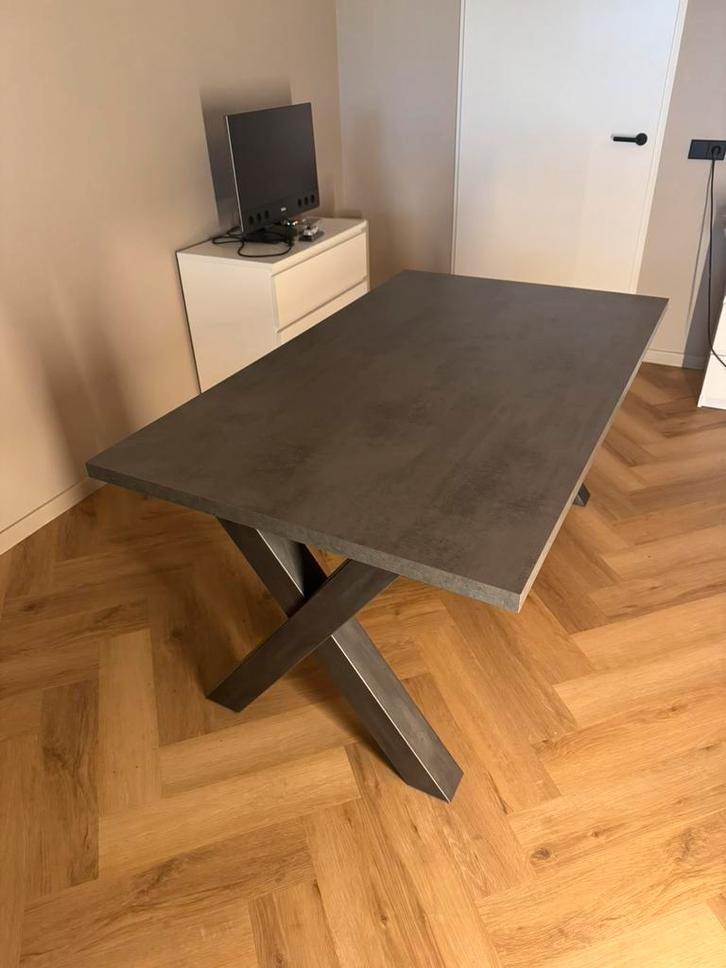 Eettafel Betonlook met X-poten, Huis en Inrichting, Tafels | Eettafels, Gebruikt, 50 tot 100 cm, 150 tot 200 cm, Rechthoekig, Ophalen