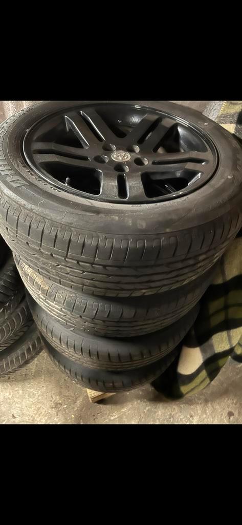 4x 18" sets velgen banden 5x115 chrysler 300 dodge charger, Auto-onderdelen, Banden en Velgen, Band(en), All Season, 18 inch, 235 mm