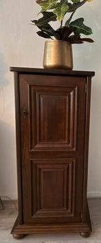 Massief houten kast – klassiek model, Ophalen, 25 tot 50 cm, 100 tot 150 cm