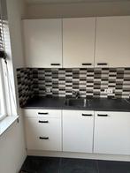 Keuken met inbouw koelkast en inductieplaat, Huis en Inrichting, Keuken | Complete keukens, Ophalen, Gebruikt, Wit, Enkelwandige keuken