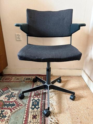 A. Cordemeyer voor Gispen stoel- opknapper beschikbaar voor biedingen