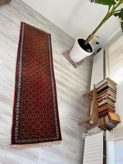 Het tapijt is een Handgemaakt Perzisch Tapijt, Huis en Inrichting, Stoffering | Tapijten en Kleden, Zo goed als nieuw, 50 tot 100 cm