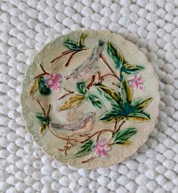 Prachtig! Antiek Bord Majolica Barbotine vogels beschikbaar voor biedingen