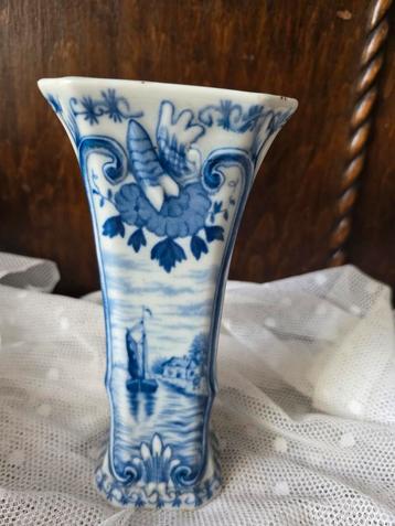 Deltsblauw vaasje beschikbaar voor biedingen