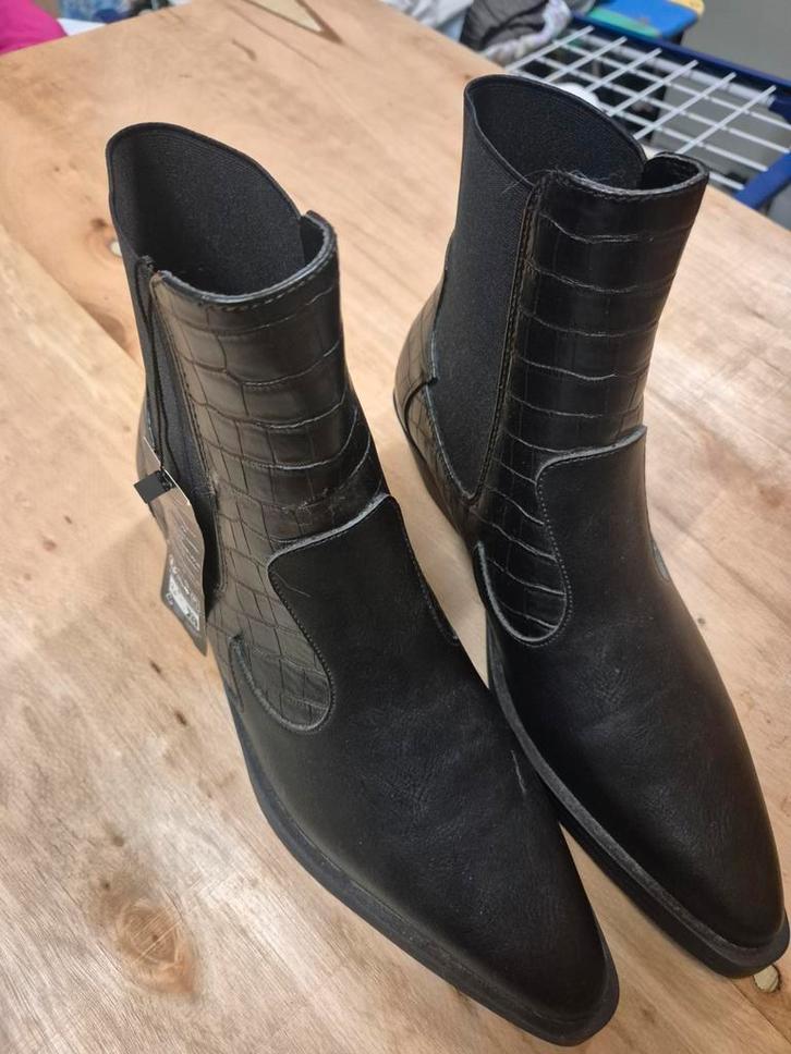 Zwarte enkellaarsjes maat 41, Kleding | Dames, Schoenen, Zo goed als nieuw, Lage of Enkellaarzen, Zwart, Ophalen of Verzenden