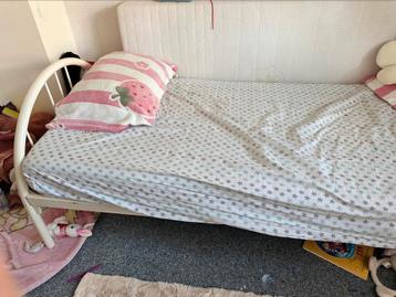 Bed  beschikbaar voor biedingen