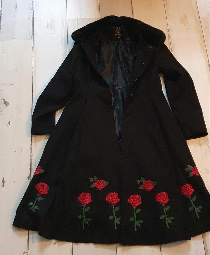 Hell Bunny mantel zwart met rozen maat M, Kleding | Dames, Jassen | Winter, Zo goed als nieuw, Zwart, Ophalen of Verzenden