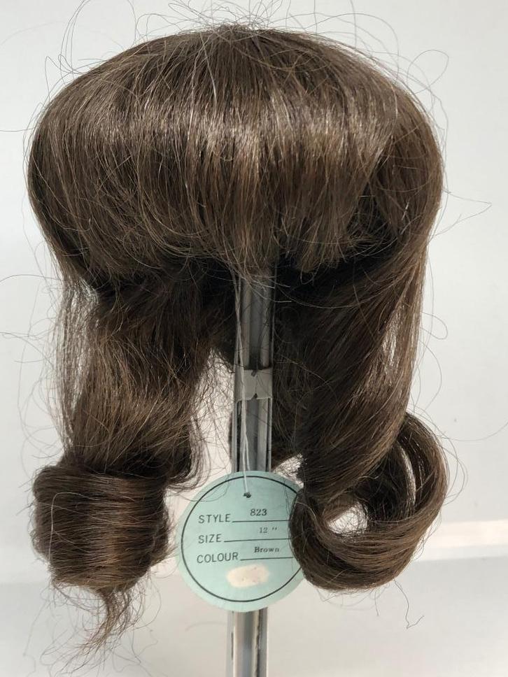 Pruik voor een pop, poppenpruik voor omtrek 26- 28 cm., Verzamelen, Poppen, Zo goed als nieuw, Accessoires, Verzenden