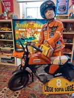 Kinder trapmotor en mannequin pop automaton, Ophalen