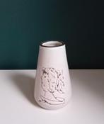 Leuk vintage vaasje "meisje", Ophalen of Verzenden, Aardewerk of Porselein, Minder dan 50 cm