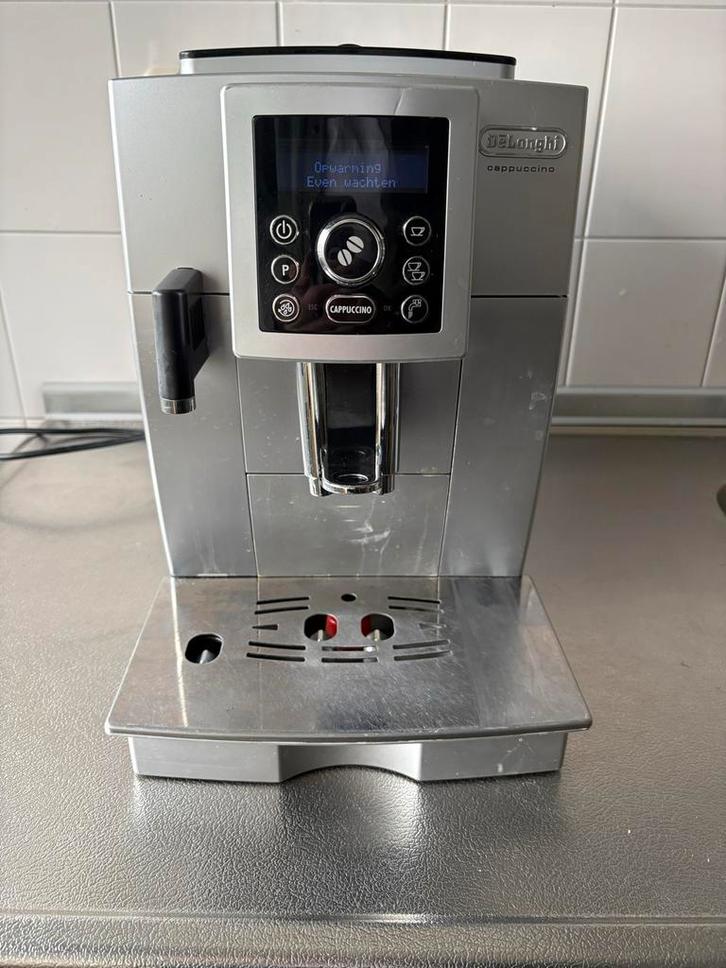 DeLonghi Cappuccino Volautomaat Espressomachine, Witgoed en Apparatuur, Koffiezetapparaten, Gebruikt, Koffiebonen, Espresso apparaat