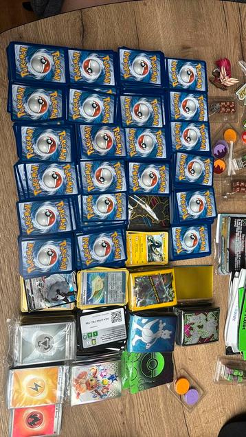(Pokemon kaarten bulk) prismatic evolution, surging sparks. beschikbaar voor biedingen
