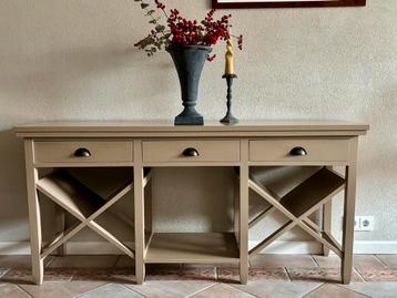 Landelijke Sidetable Extra Lang met Wijnrek beschikbaar voor biedingen