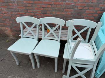 4 stoelen gratis beschikbaar voor biedingen