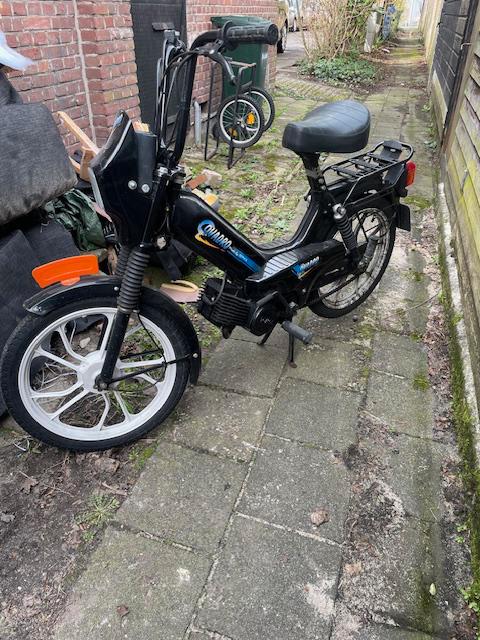 Zwarte Tomos met als extra een Berini, Fietsen en Brommers, Brommers | Tomos, Gebruikt, Standard, Maximaal 25 km/u, Ophalen