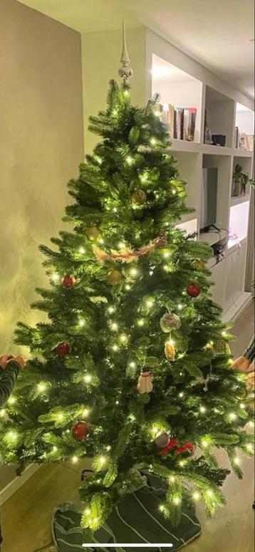 Mooie kunst kerstboom beschikbaar voor biedingen