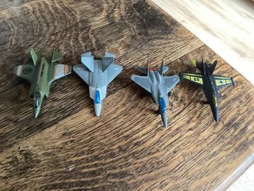 Straaljagers  mattel/ matchbox + 2 andere 4 stuks voor, € 7 beschikbaar voor biedingen