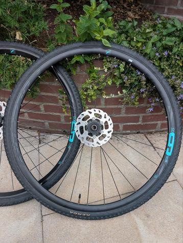 Fulcrum racing disc gravel wielen met banden  beschikbaar voor biedingen