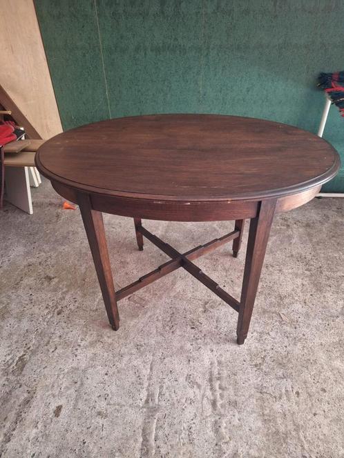 Leuke ovale tafel met stevig onderstel art deco jaren 30, Huis en Inrichting, Tafels | Salontafels, Gebruikt, Minder dan 50 cm