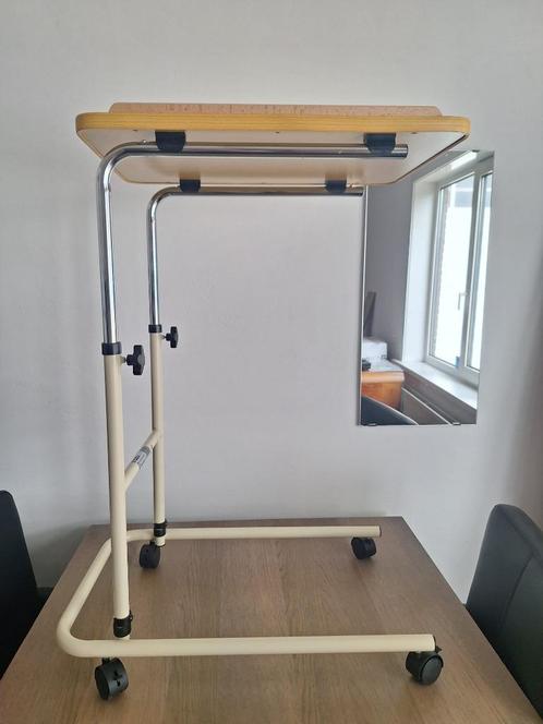 Aidapt bedtafel met wielen - verstelbaar blad - 60x40x67 cm, Diversen, Verpleegmiddelen, Zo goed als nieuw, Ophalen