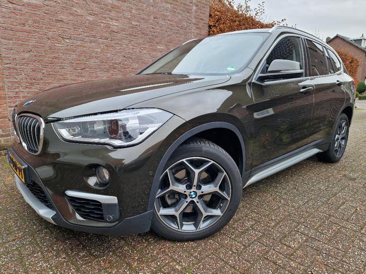 BMW X1 Sdrive18i 140pk Aut 2019 - Metallic Bruin, Auto's, BMW, Particulier, X1, ABS, Achteruitrijcamera, Adaptieve lichten, Airbags