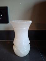 Vintage albasten vaasje wit/crème 12 cm. ALFREDO SARREAL, Huis en Inrichting, Gebruikt, Wit, Aardewerk of Porselein, Ophalen of Verzenden