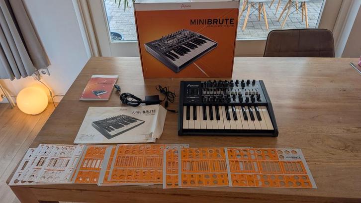 Arturia MiniBrute Analoge Synthesizer, Muziek en Instrumenten, Synthesizers, Zo goed als nieuw, Overige aantallen, Overige merken