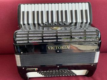 Z.g.a.n. italiaanse Victoria Super accordeon . 72 bas .  beschikbaar voor biedingen