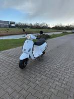 AGM VX50 Brom Scooter Geel Kenteken, Fietsen en Brommers, Snorfietsen en Snorscooters, Dion, Benzine, Dion, Ophalen