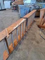 Mooie houten trap met ijzer over de trap tredes, Doe-het-zelf en Verbouw, Ladders en Trappen, Ophalen of Verzenden, Gebruikt, Trap