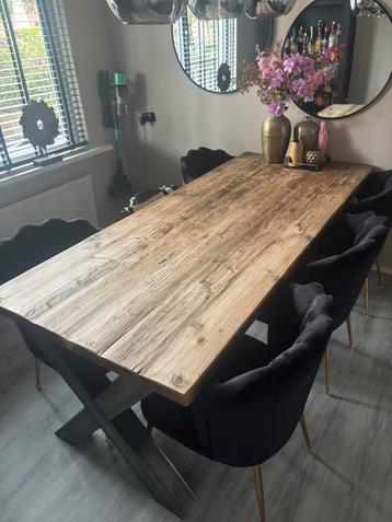 Mooie Houten Eettafel met massief X poot beschikbaar voor biedingen