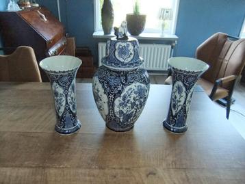 Mooie Boch Delft kastvazen en pot beschikbaar voor biedingen