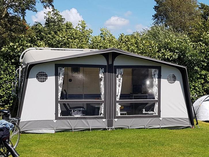 Hobby 460 UFe De Luxe Easy caravan + mover en Isabella tent, Caravans en Kamperen, Caravans, Particulier, tot en met 4, 1000 - 1250 kg