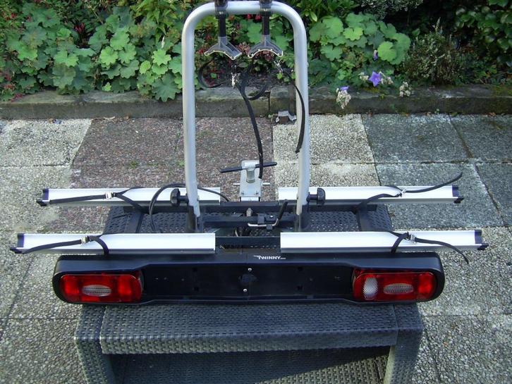 Stabiele kantelbare Twinny Load e-Carrier Base fietsdrager, Auto diversen, Fietsendragers, Zo goed als nieuw, Trekhaakdrager, 2 fietsen
