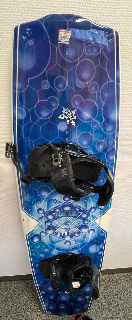 Wakeboard Liquid Force 144 met bindingen en schoenen, Watersport en Boten, Wakeboarden, Zo goed als nieuw, Board en Schoenen, Ophalen