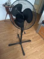Ventilator - Statiefventilator zwart, Witgoed en Apparatuur, Ventilatoren, Ophalen of Verzenden, Gebruikt, Statiefventilator