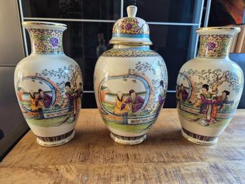 3 Vintage Chinese porseleinen kunstkeramieke vazen beschikbaar voor biedingen