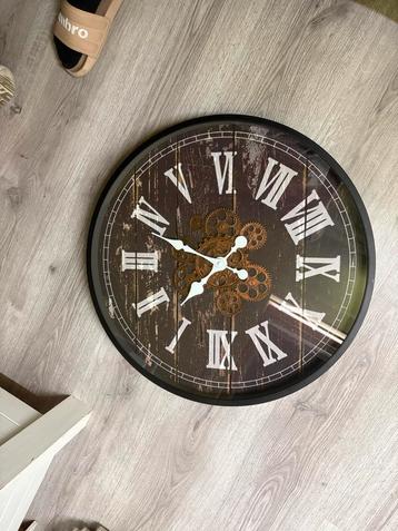 Klok Te Koop beschikbaar voor biedingen