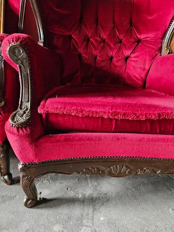 Antieke Rode Velvet Fauteuil beschikbaar voor biedingen