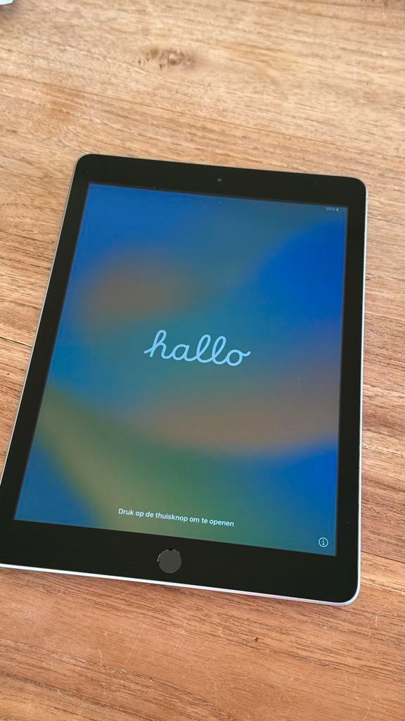 Apple iPad 5e generatie 32GB (2017) - Zilver - Model A1822, Computers en Software, Apple iPads, Gebruikt, Apple iPad, Wi-Fi, 9 inch