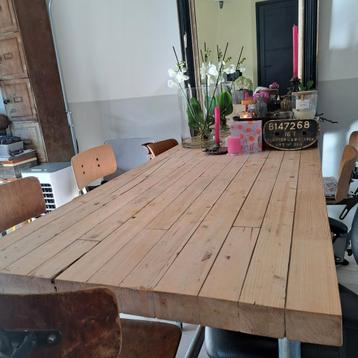 Prachtige eettafel,keukentafel of werktafel.Metselprofielen. beschikbaar voor biedingen