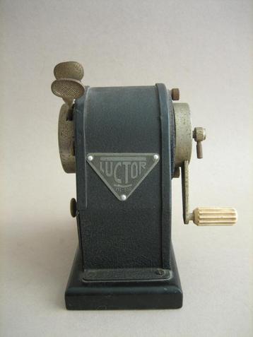 Oude tafel puntenslijper Luctor beschikbaar voor biedingen